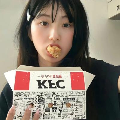 随盲柳入眠的女人